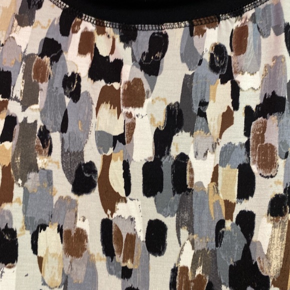 LOGO by Lori Goldstein Rayon 230 Printed Top W/Crossover Hem Black Multi Small - Picture 4 of 6